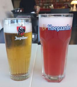 twee-overwinningsbiertjes-in-Namen